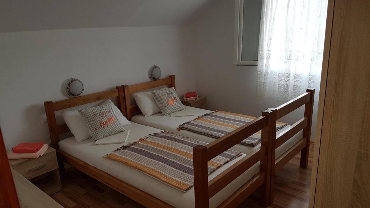 Apartman Vojaline Milna  Exteriör bild