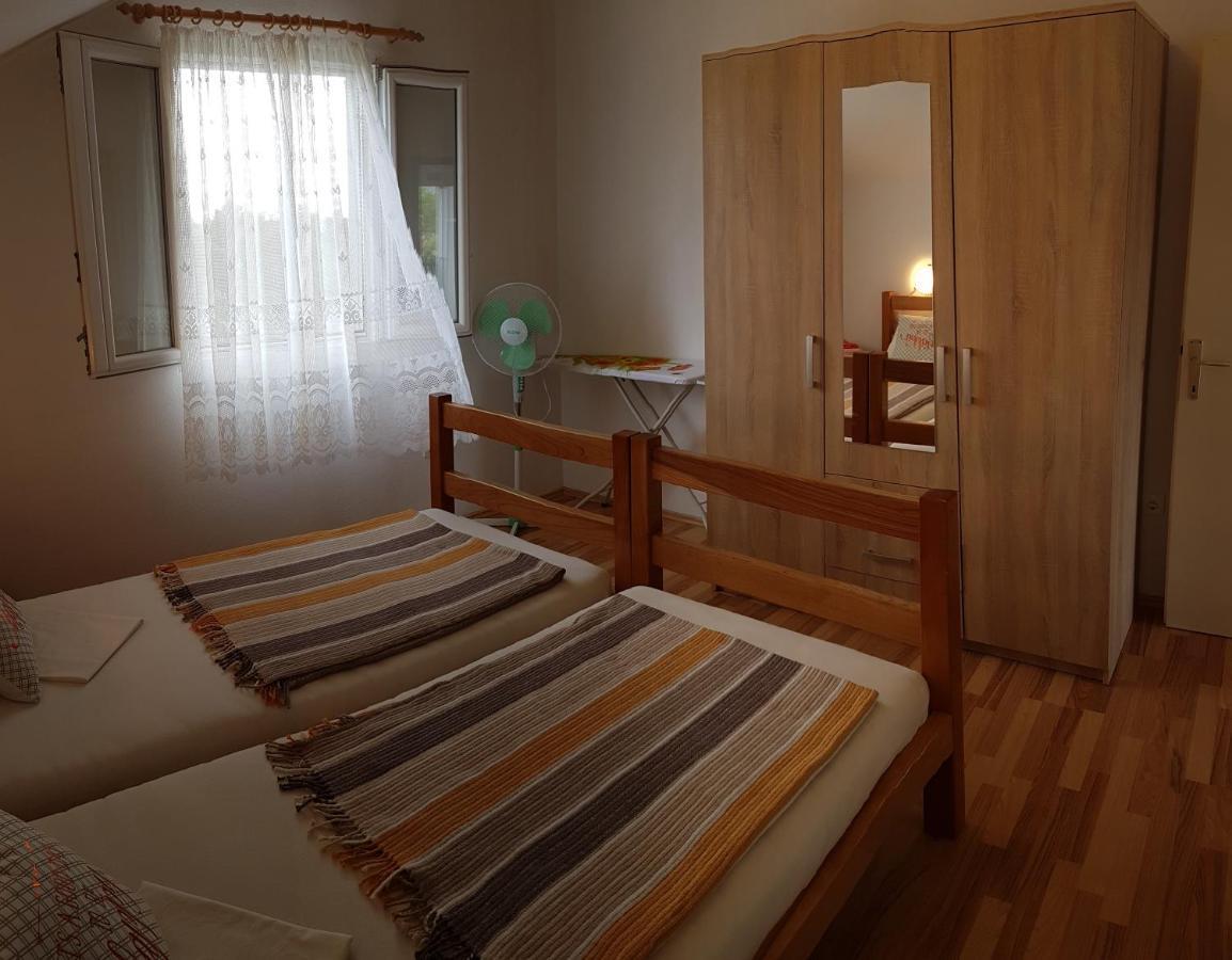 Apartman Vojaline Milna  Exteriör bild