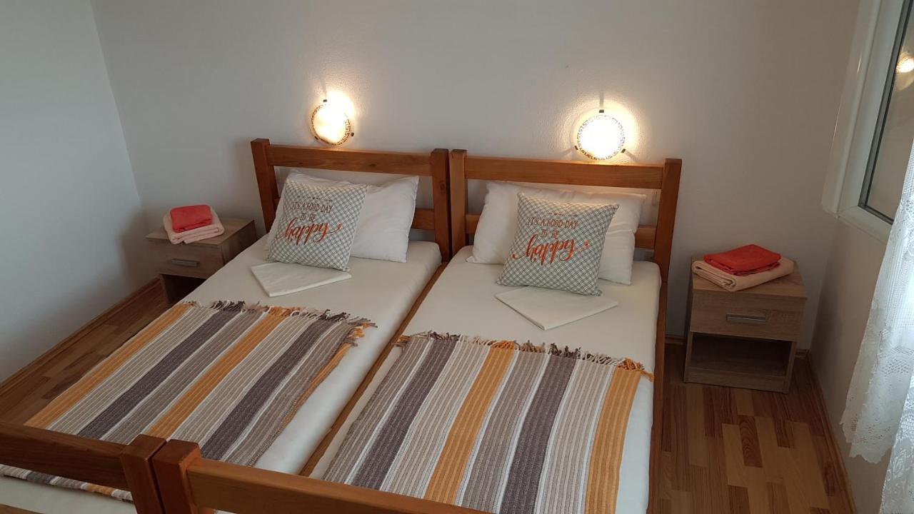 Apartman Vojaline Milna  Exteriör bild