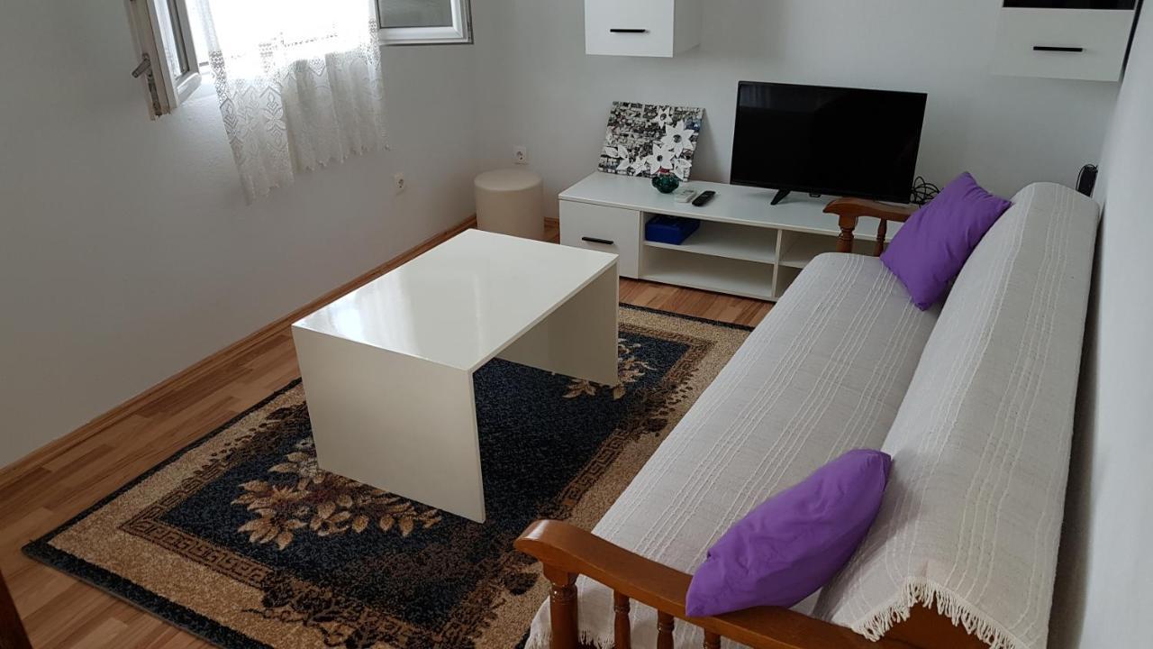 Apartman Vojaline Milna  Exteriör bild