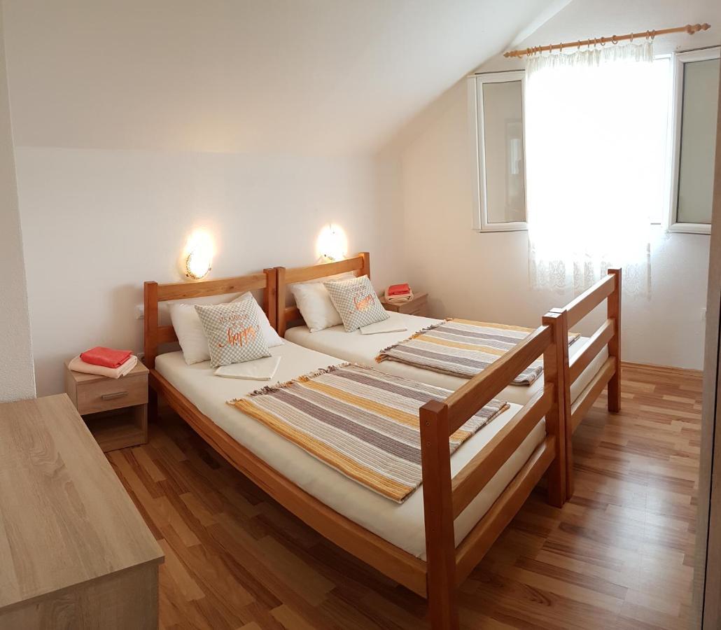 Apartman Vojaline Milna  Exteriör bild