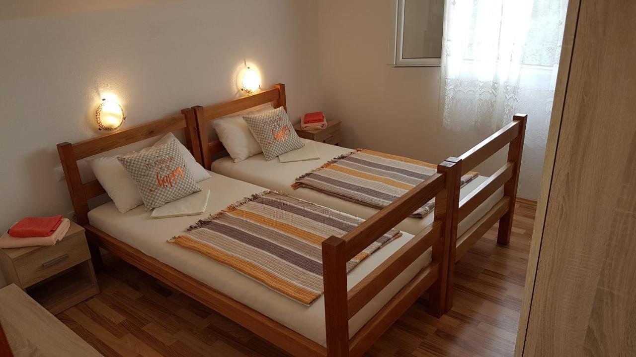 Apartman Vojaline Milna  Exteriör bild