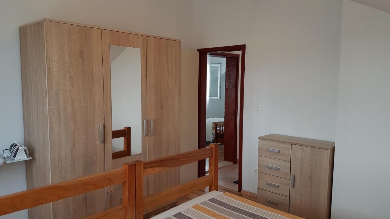 Apartman Vojaline Milna  Exteriör bild